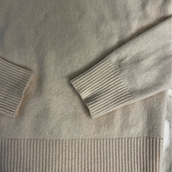 100% Cashmere Turtleneck - Picture 4 of 6